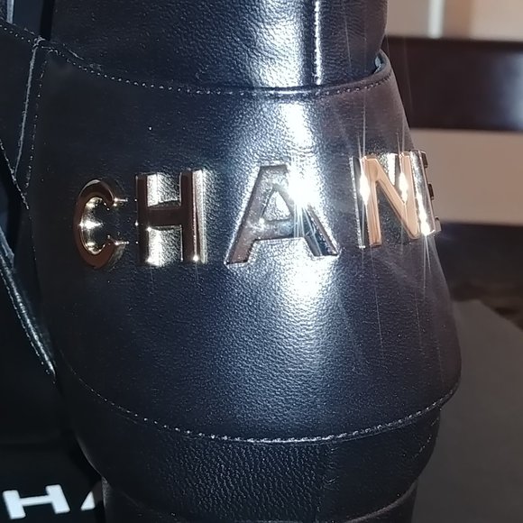 Chanel Lambskin and Velvet ankle boots - Picture 4 of 12